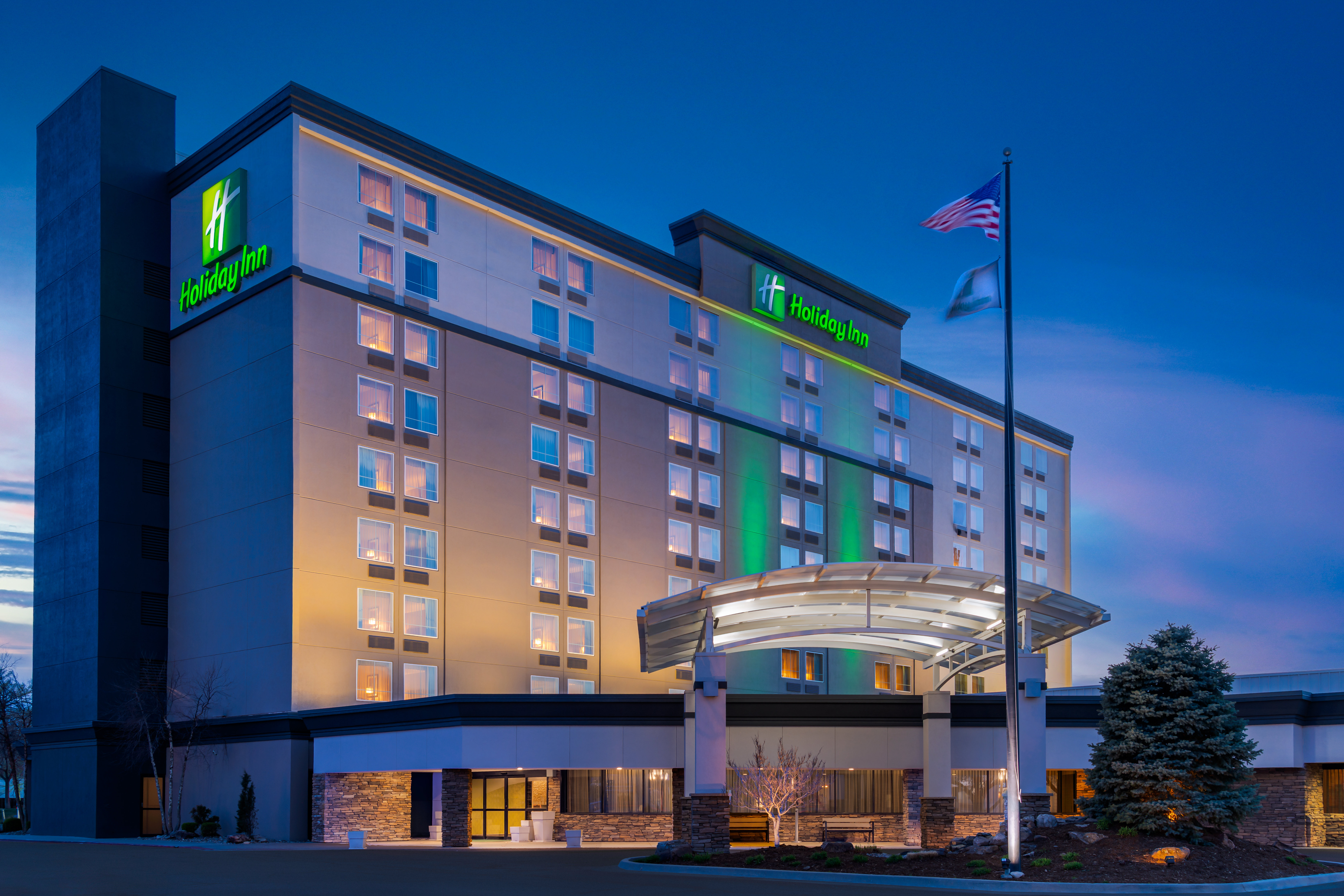 Holiday Inn Wichita East I 35 2/77