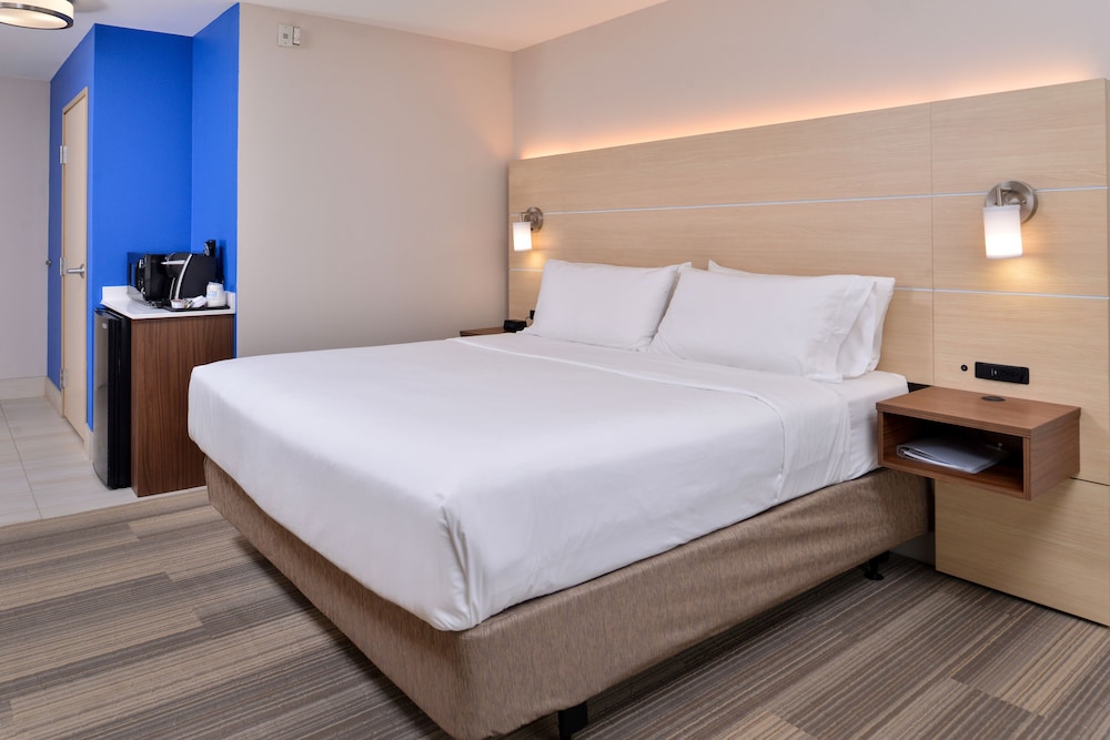 Holiday Inn Express Suites Cincinnati Mason 15/49