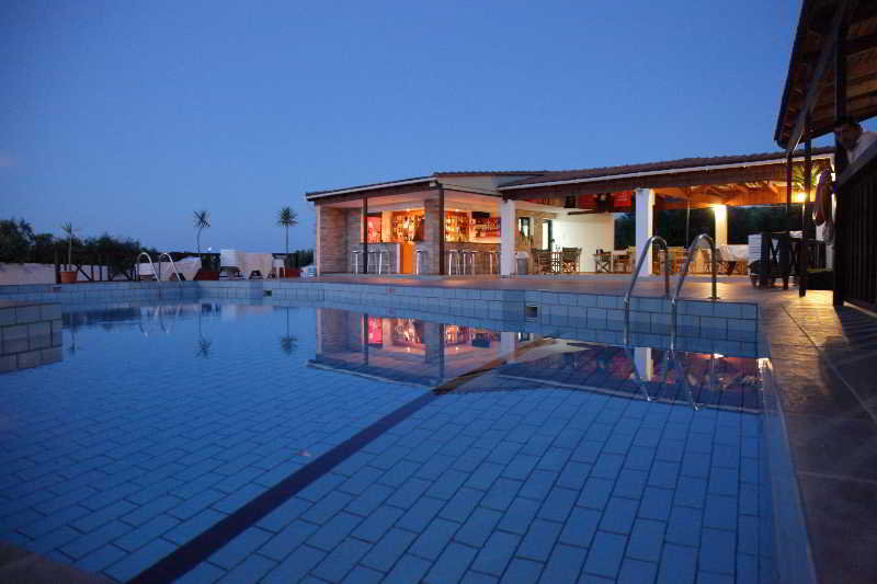 Mareva Apartments 2/25