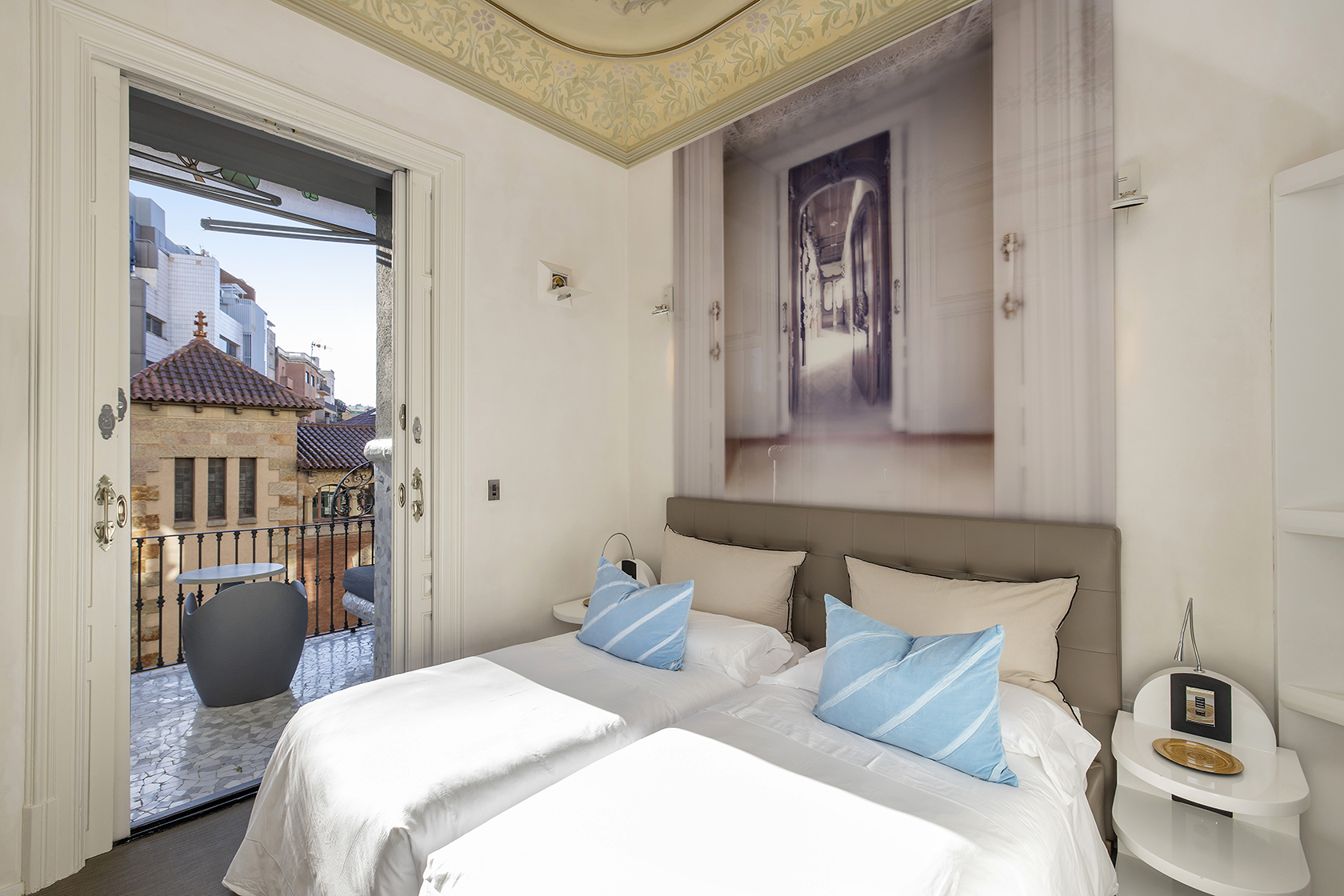 Royal, Suite