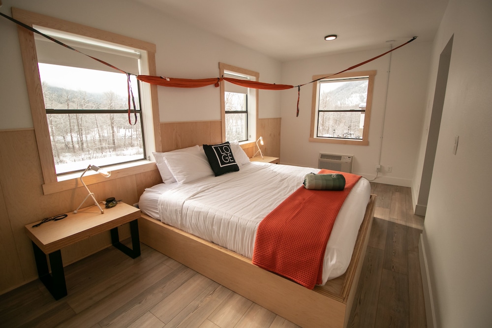 LOGE Leavenworth Downtown 16/50