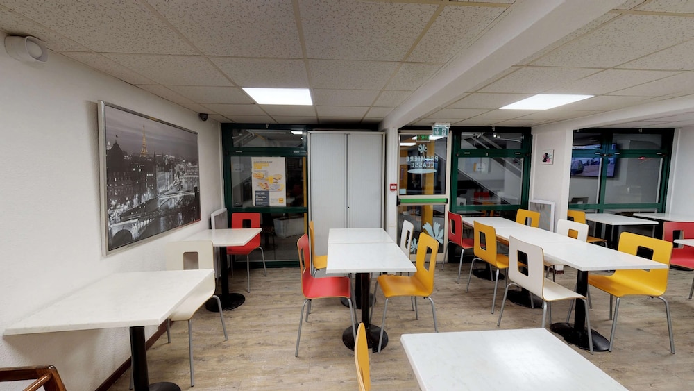 Premiere Classe Fontenay Tresigny 25/31