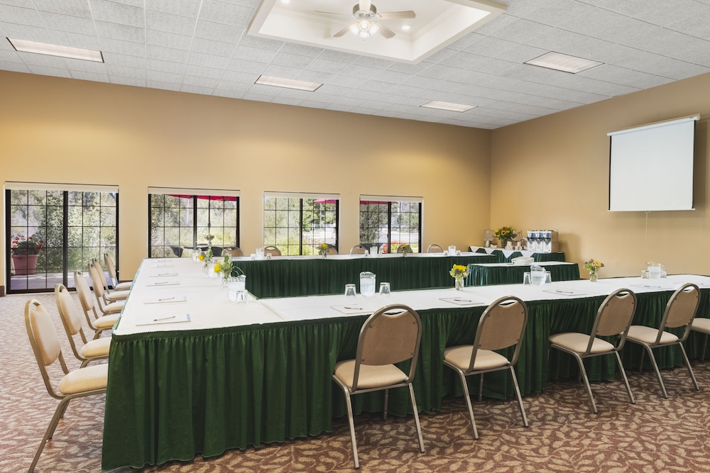 Bitterroot River Inn & Conference Center 47/56