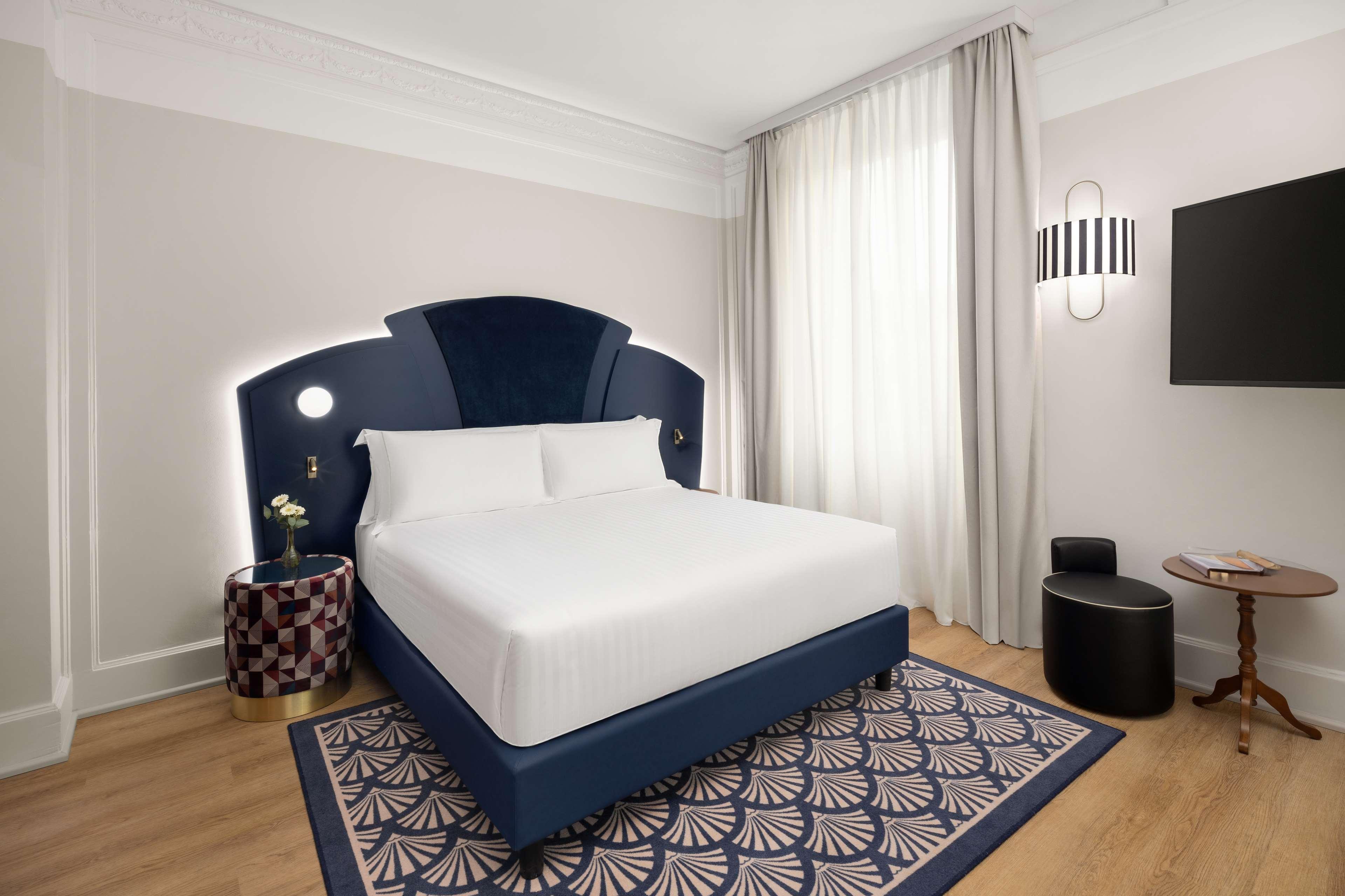 Deluxe, Double or Twin Bed