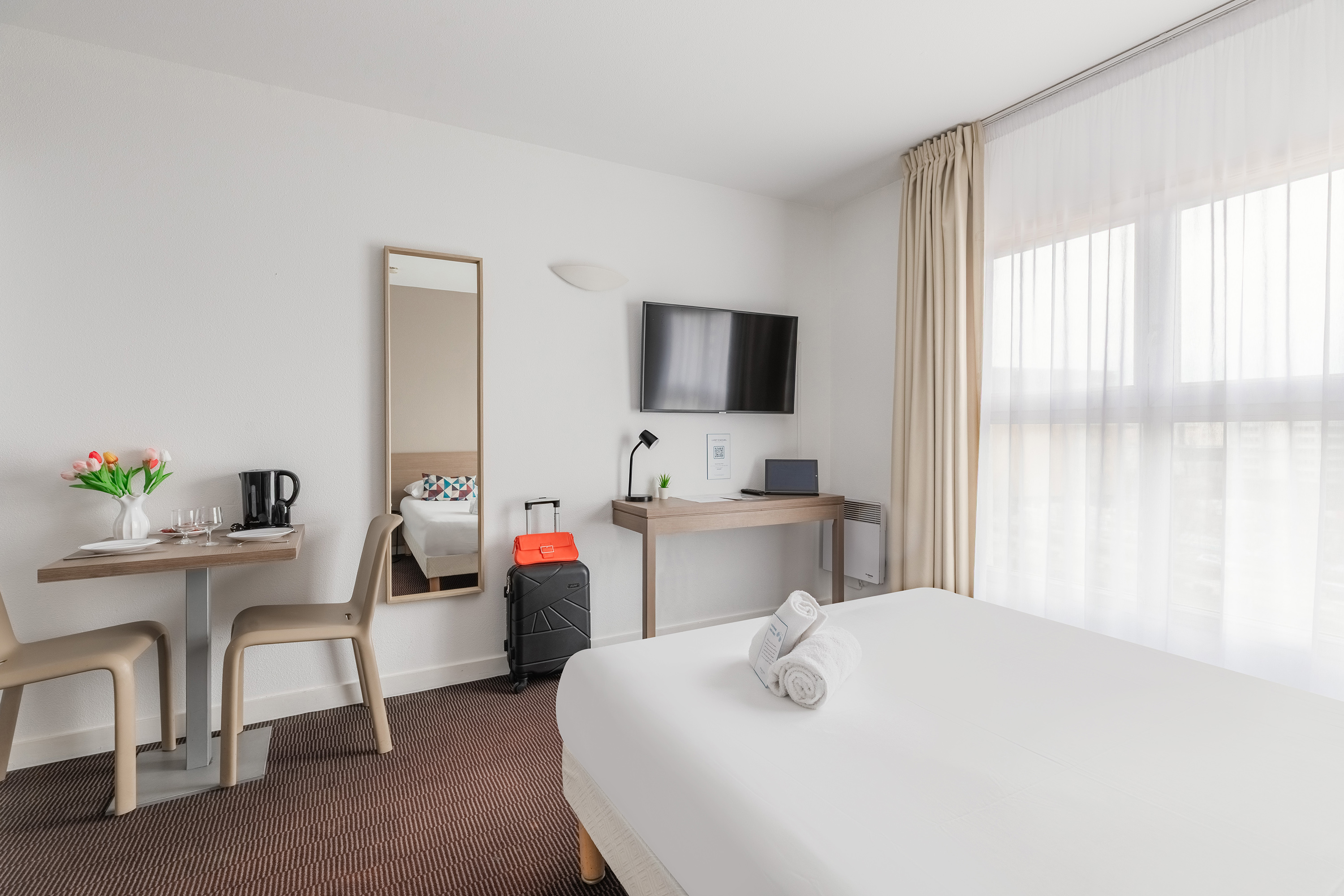 STUDIO, DOUBLE BED