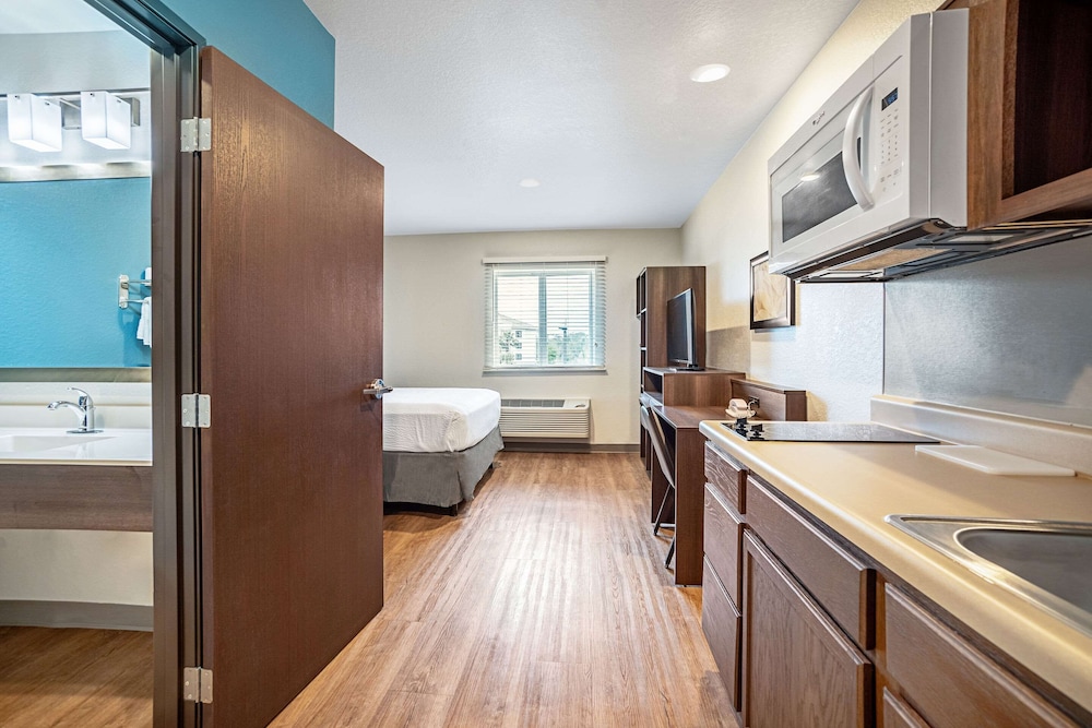 Woodspring Suites Naples 39/53