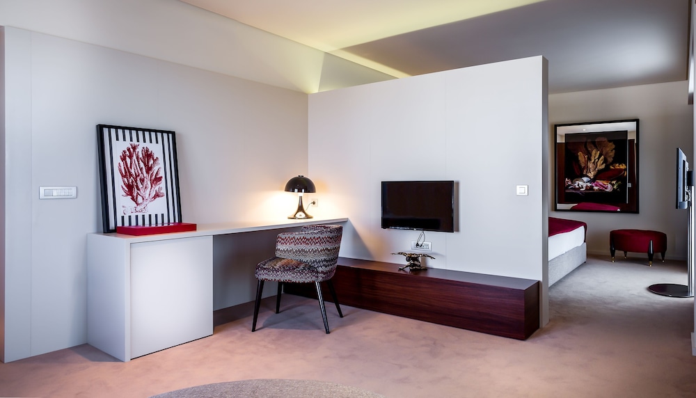 4615 Hotel 49/70