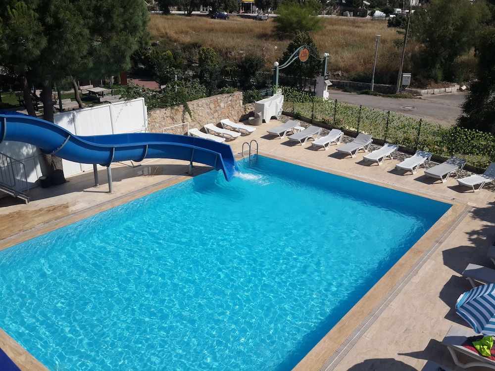 Chronos Beach Hotel 48/50