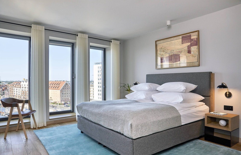 EXECUTIVE, APARTMENT