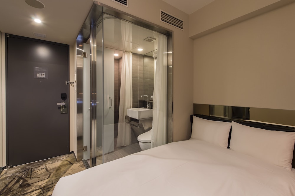ROOM, SINGLE
