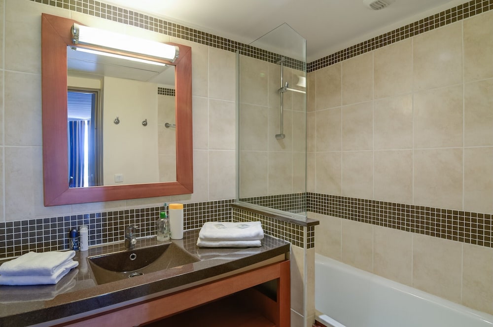 SOWELL HOTELS Ardeche 50/50