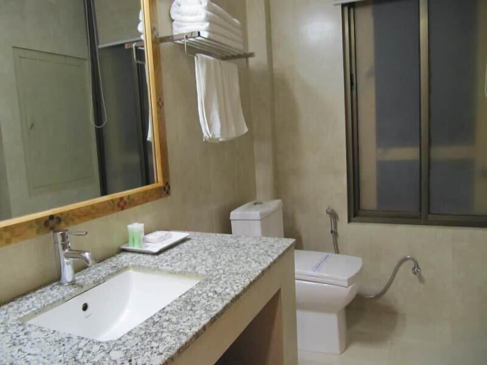 ZHINGKHAM RESORT 29/30