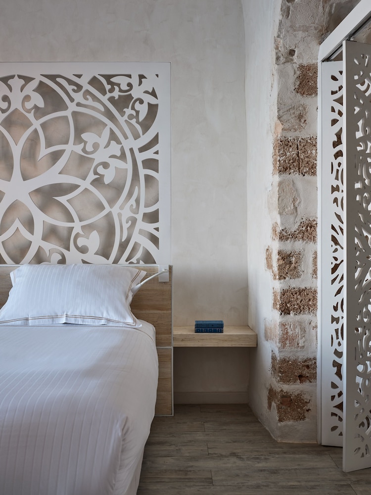 Chania Inn 12/46