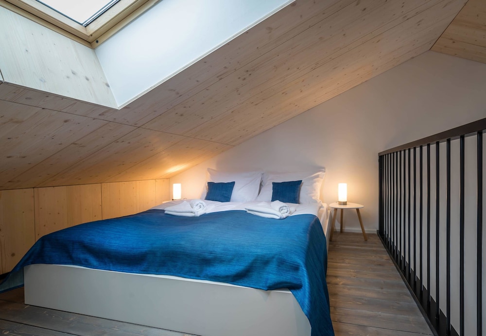 Loft, Superior, Apartment, 3 Queen Beds, Sofa