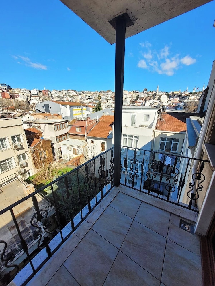 Saruhan Hotel 29/57