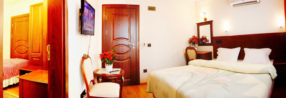 Ada Hotel 27/77