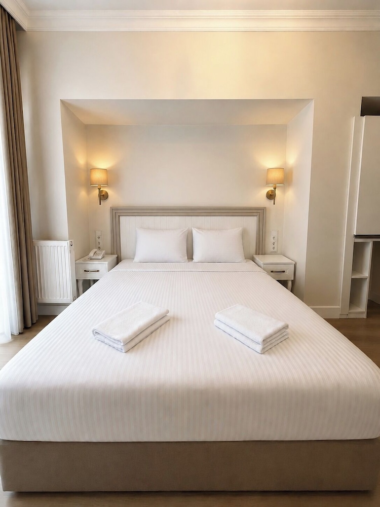 Royal Garden Suite Hotel 13/45