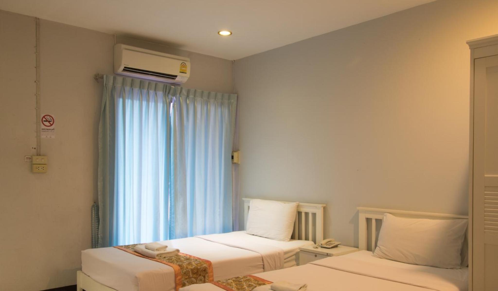 ROOM, TWIN BEDS