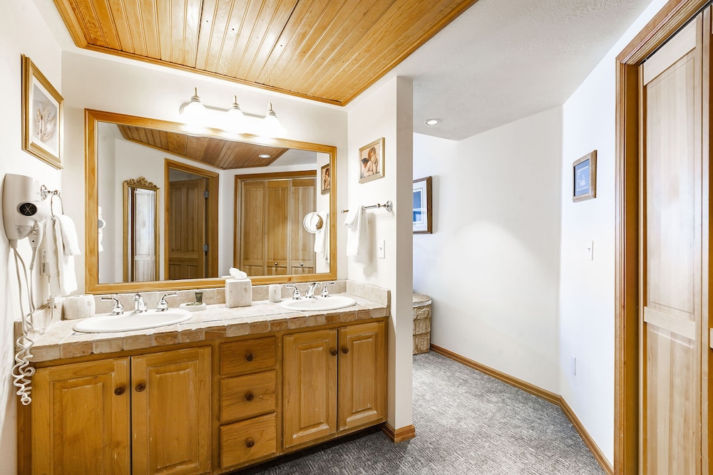 The Caledonian By All Seasons Resort Lodging 78/80