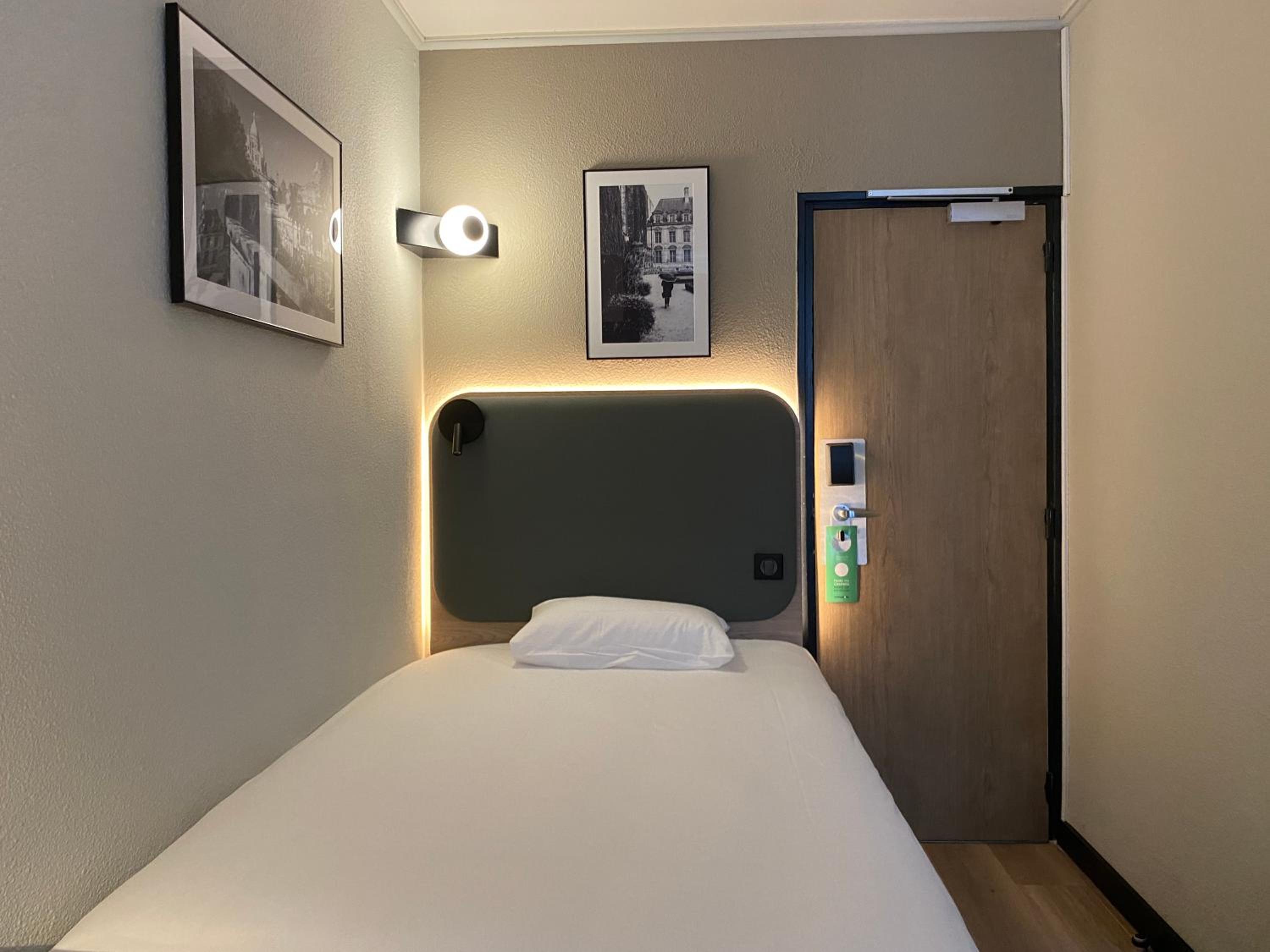 Room, Single