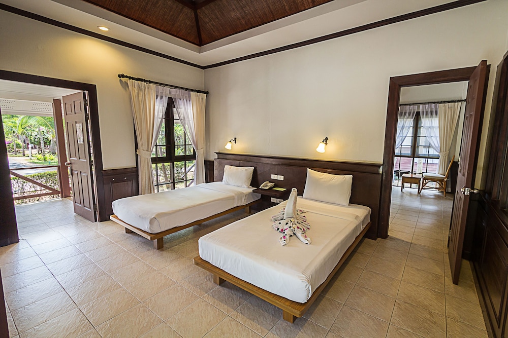 Coco Palm Beach Resort 11/66