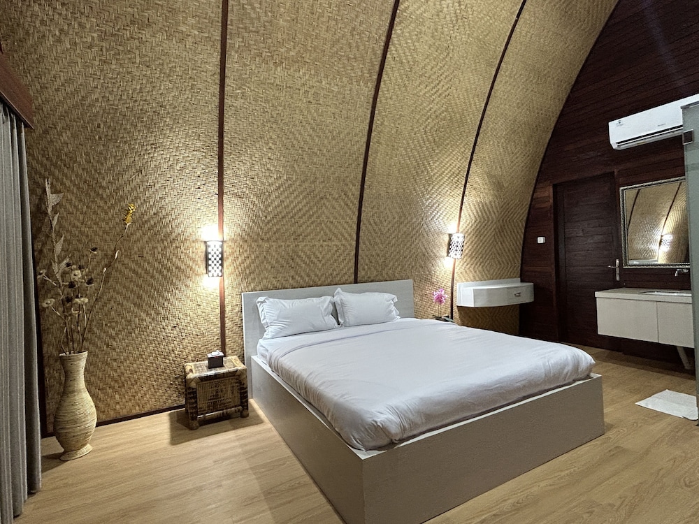 Bayview Beach Resort East Lombok 14/49