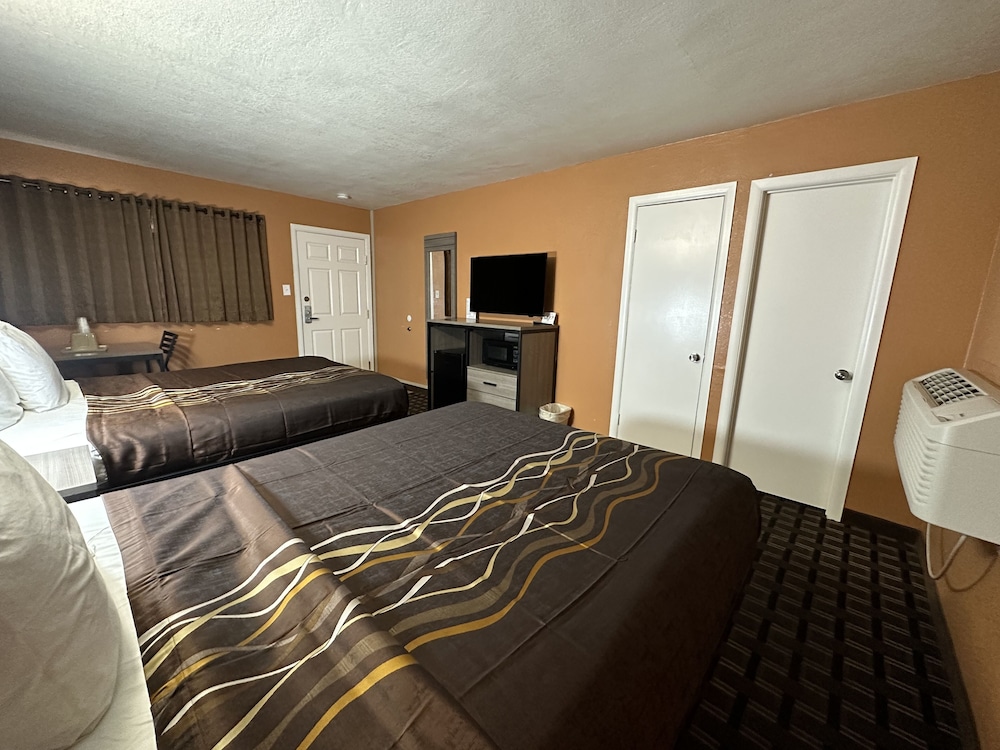 New Corral Motel 18/47