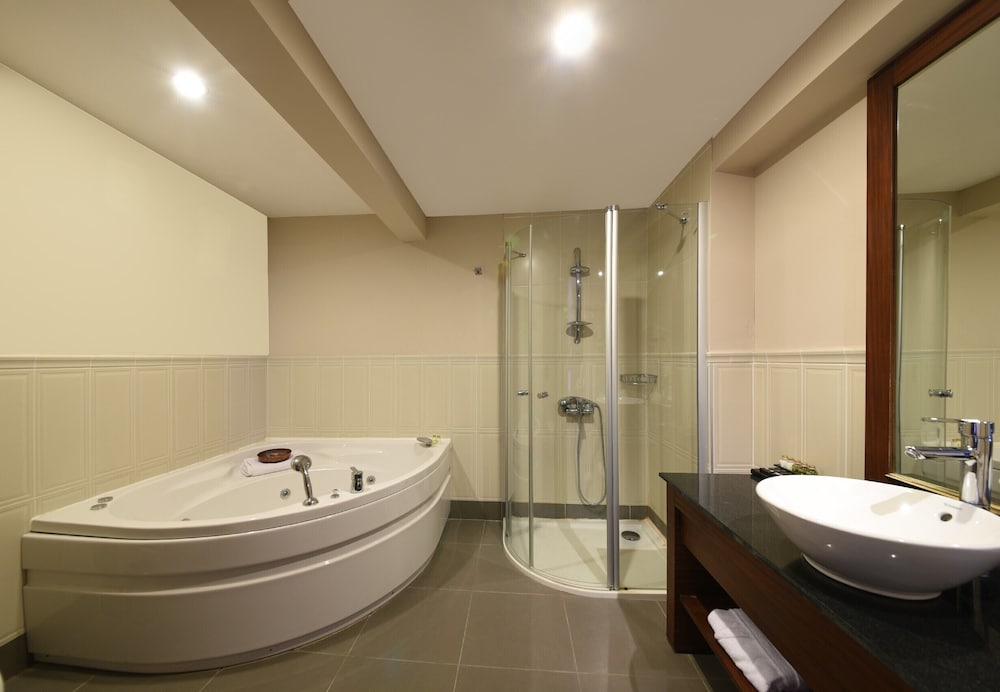 Tiara Termal Spa Hotel 27/77