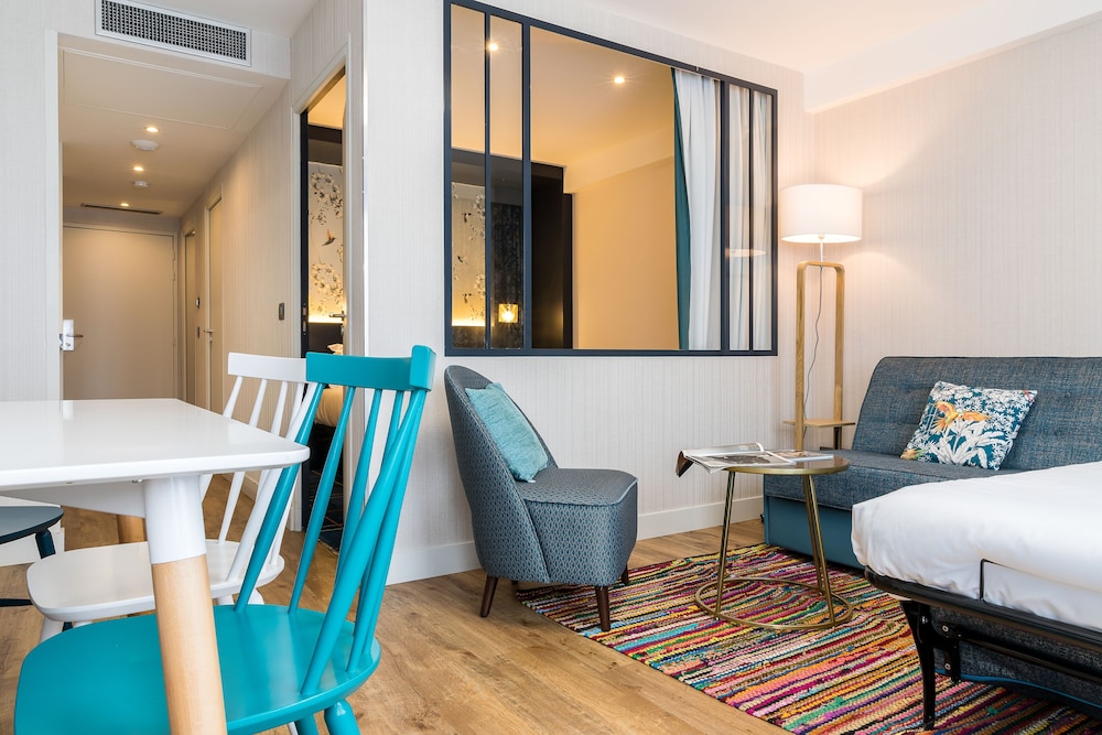 Cadet Residence 14/63