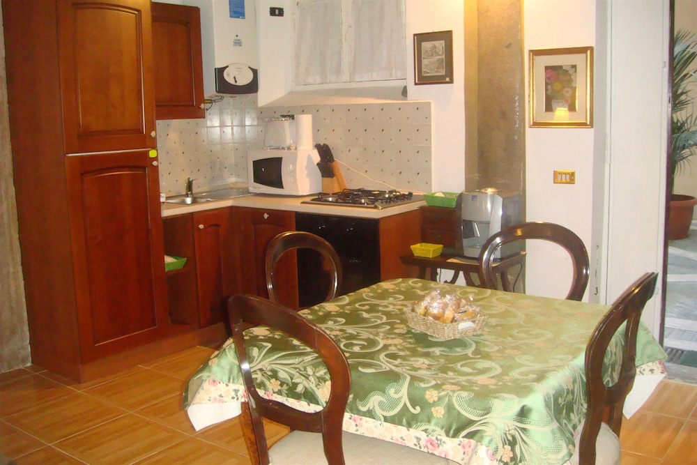 Navona Gallery Suites 38/50