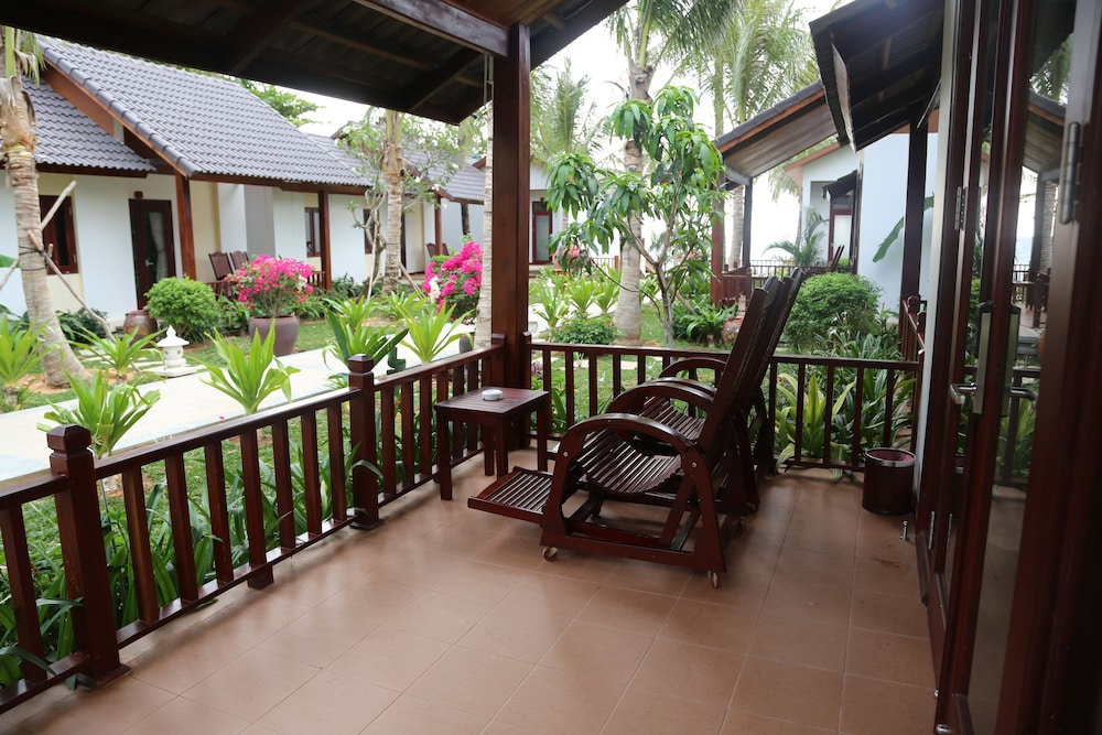 Tropicana Resort 57/74