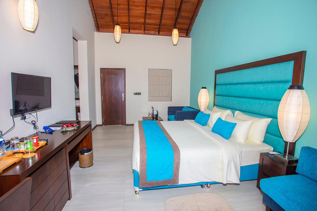 Room, 1 Double and 1 Single Bed, Lagoon View، Amora Lagoon 2/2