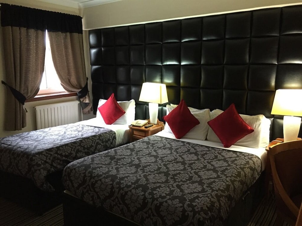 Kings Park Hotel 8/56