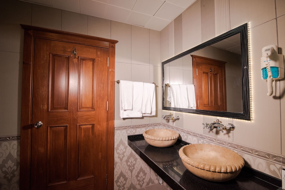 Grand Hotel and Convention Centre Karaman 30/33