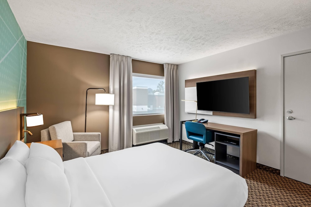 ROOM, QUEEN BED, ACCESSIBLE