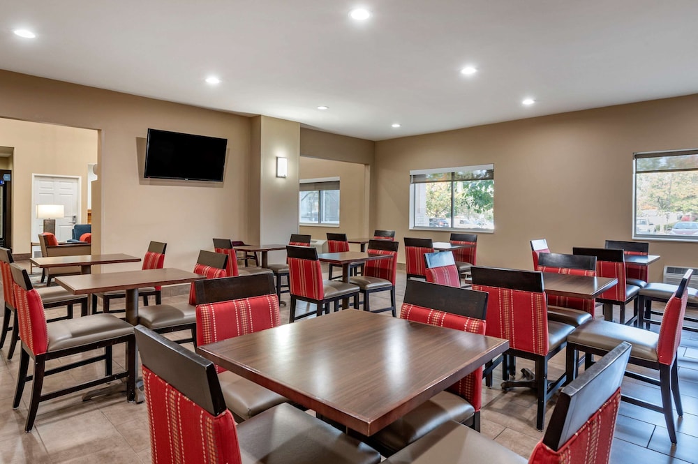 Comfort Suites Keeneland 39/48