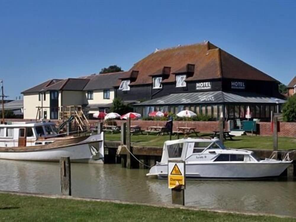The River Haven Hotel 35/39