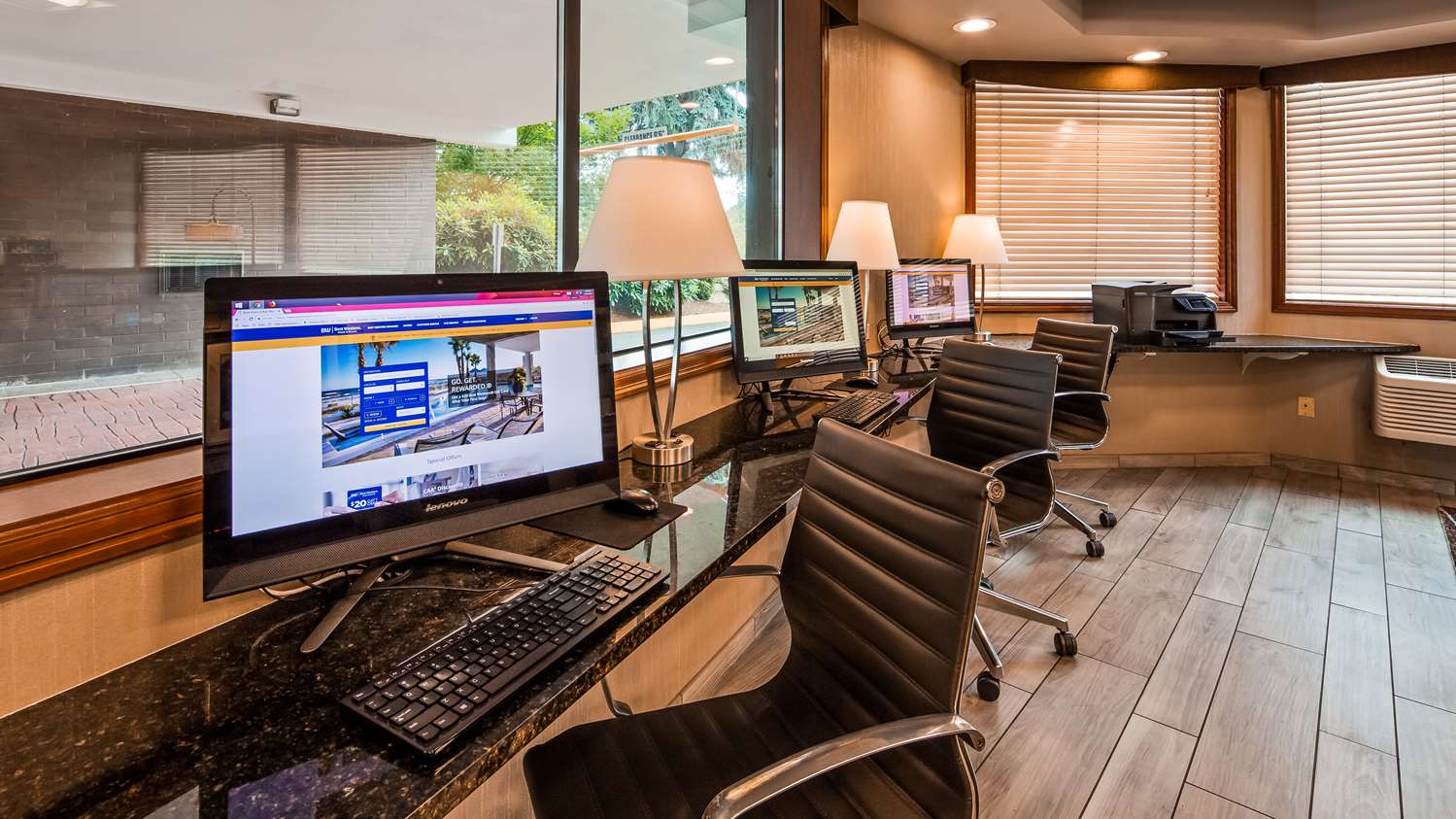 Best Western Plus Rivershore Hotel 26/28