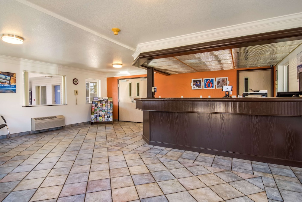 Lobby at Motel6 Portland, OR  Mall 205, PORTLAND - OR