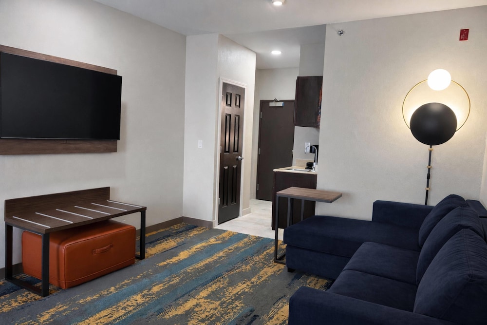 La Quinta Inn & Suites Nacogdoches 33/54