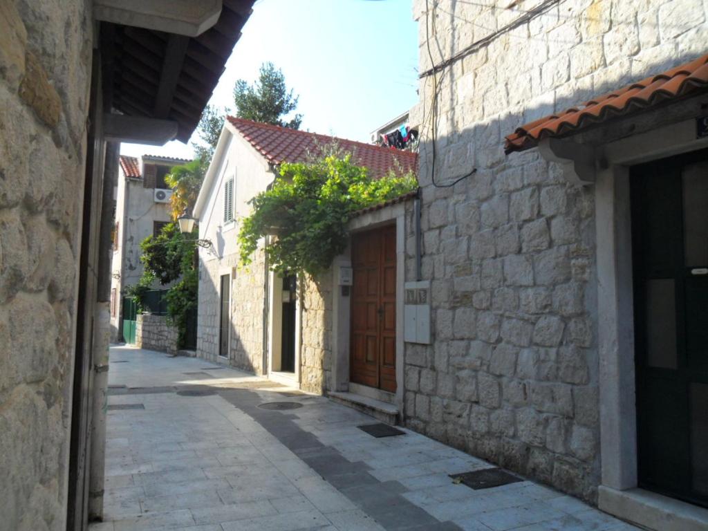 Villa Dube 41/50