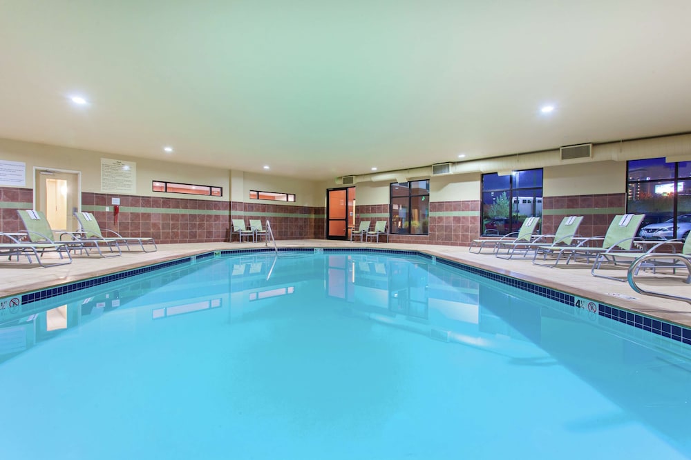 Hampton Inn and Suites Seattle-Airport/28th Ave 3/31