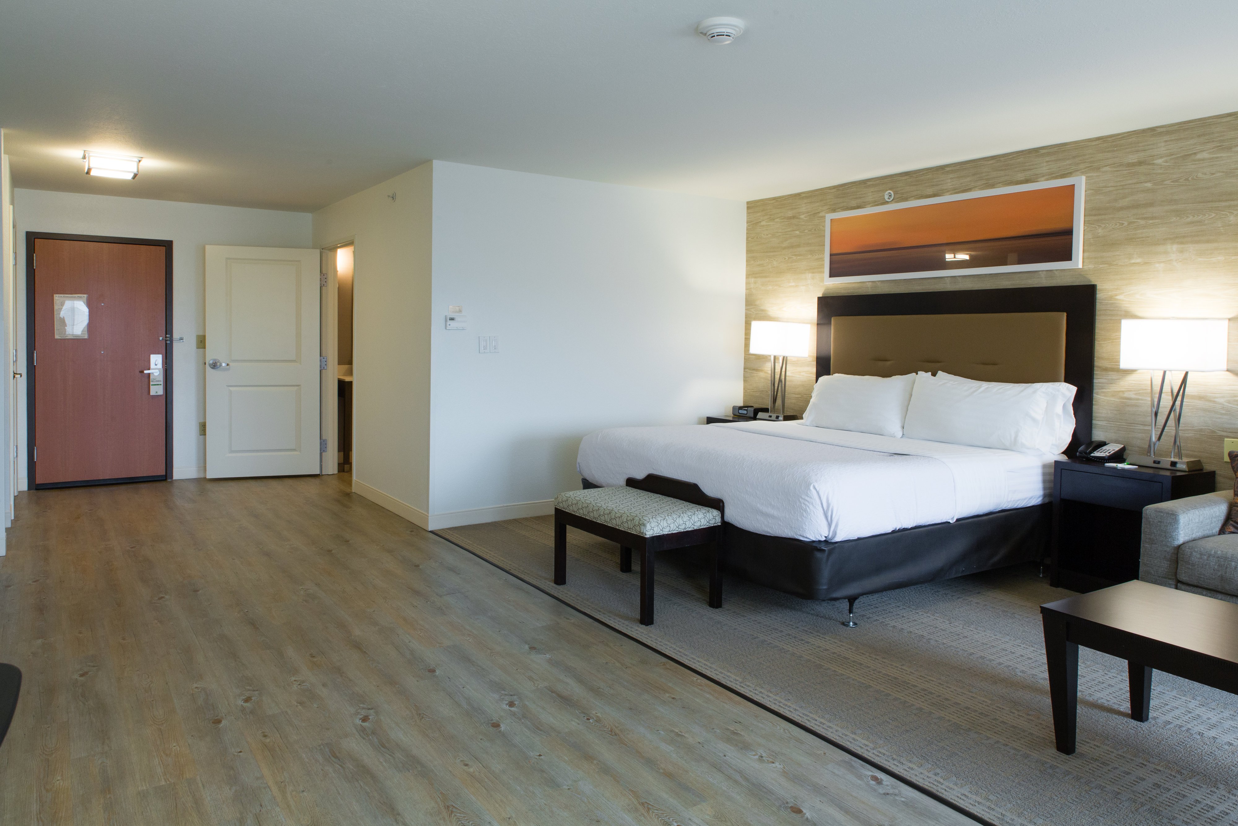Holiday Inn Hotel Suites Bloomington Airport 11/50