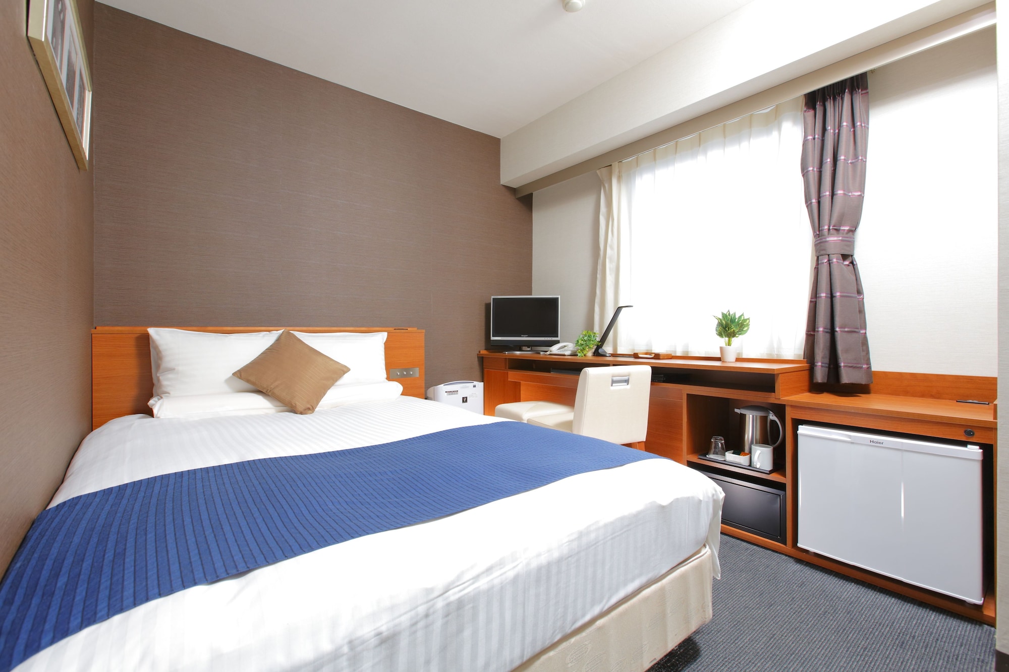 STANDARD, DOUBLE BED, NO CLEANING SERVICES, SMOKING