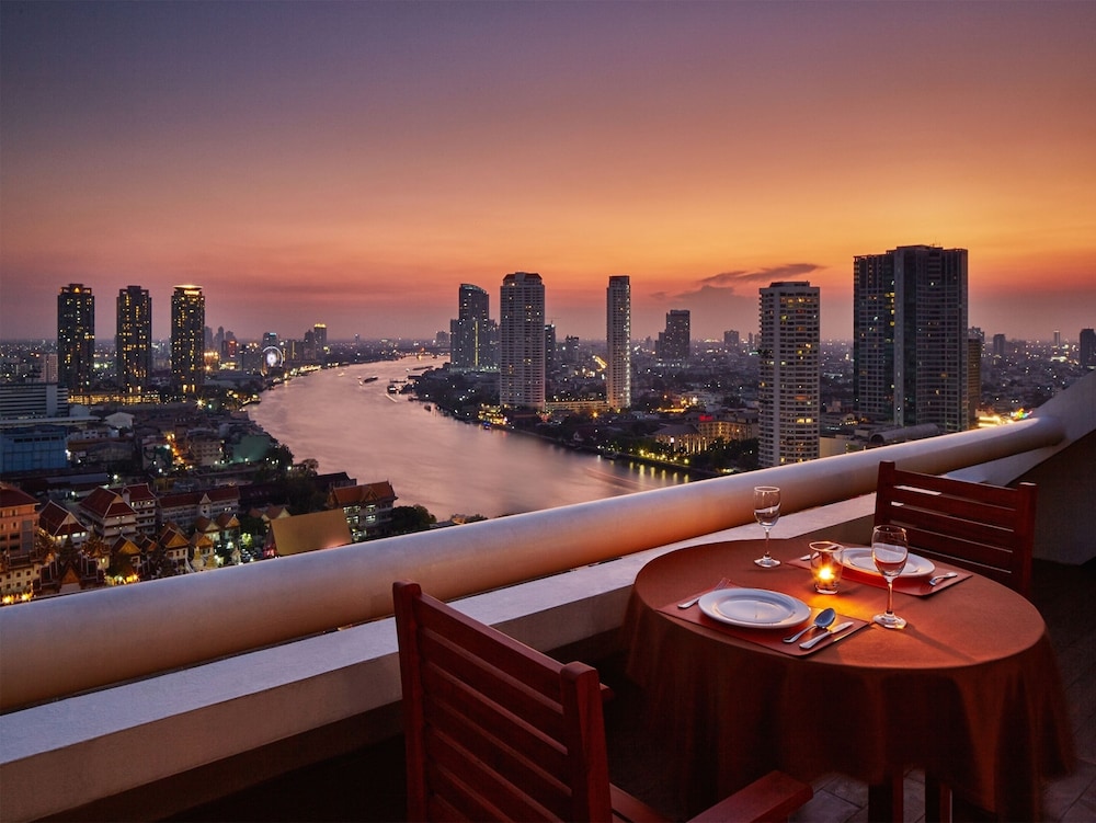 Centre Point Plus Hotel Silom 71/76