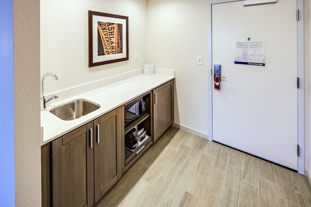 Hampton Inn & Suites Ashland 27/47