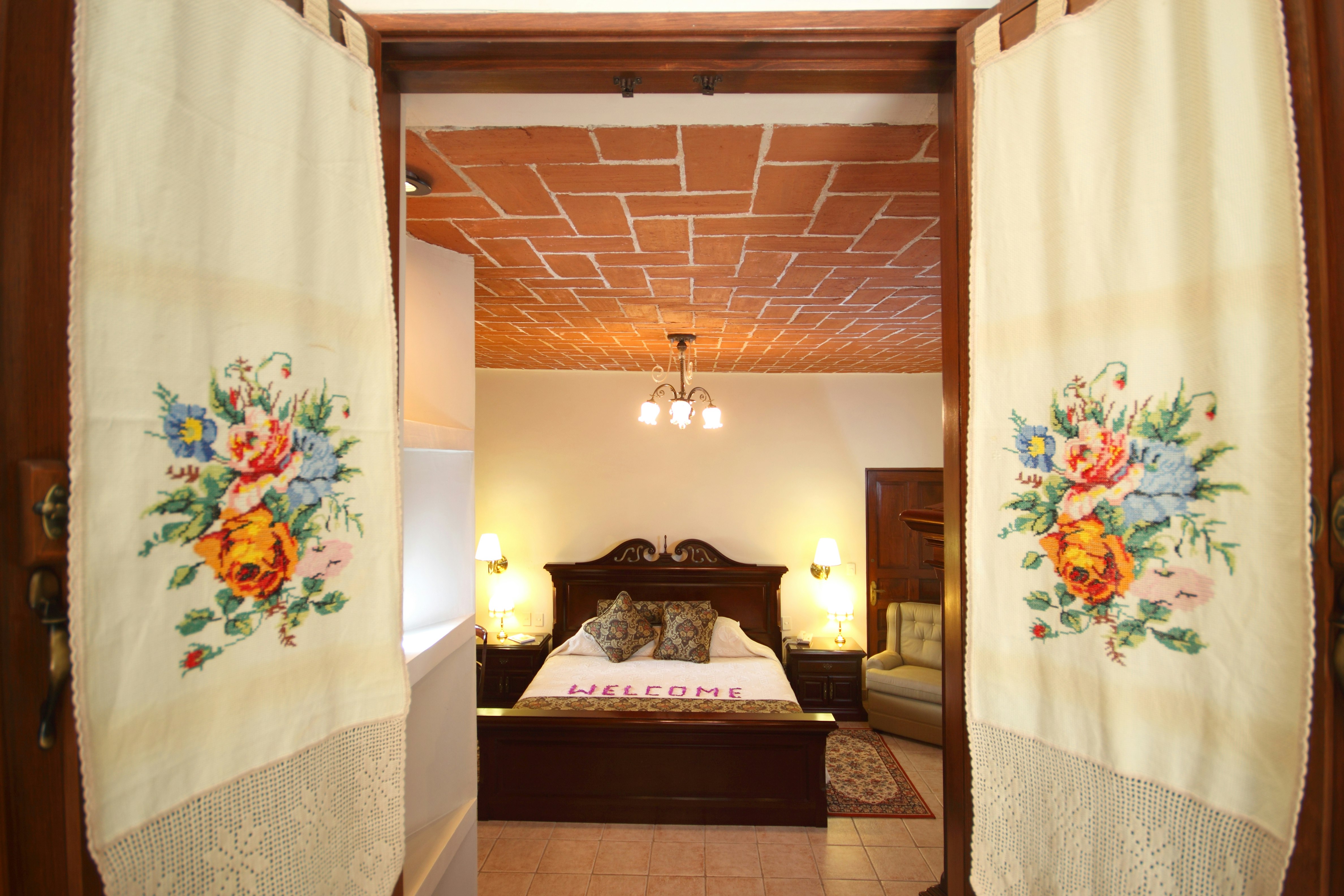Hacienda Los Laureles 12/28