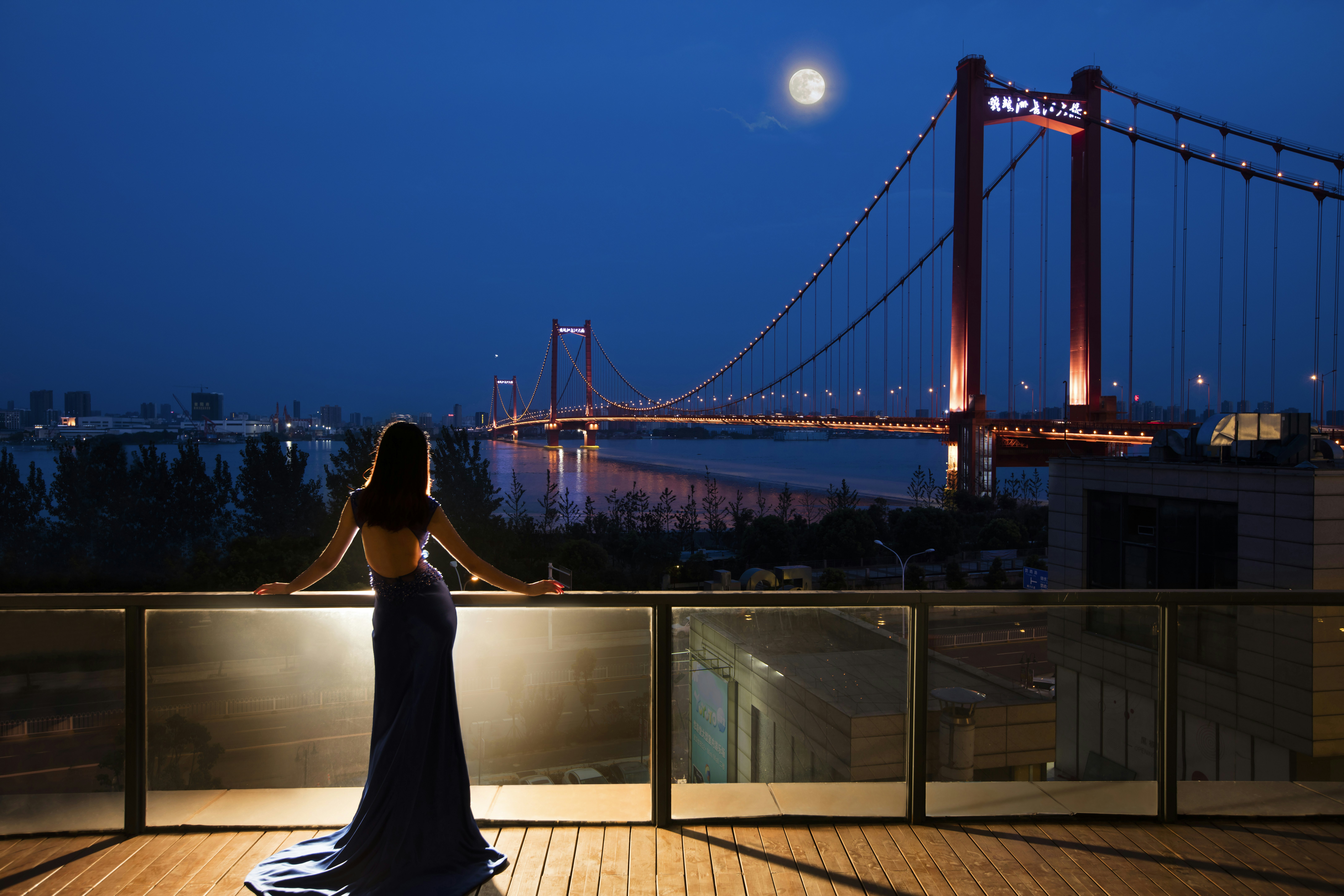 HILTON WUHAN RIVERSIDE 74/79