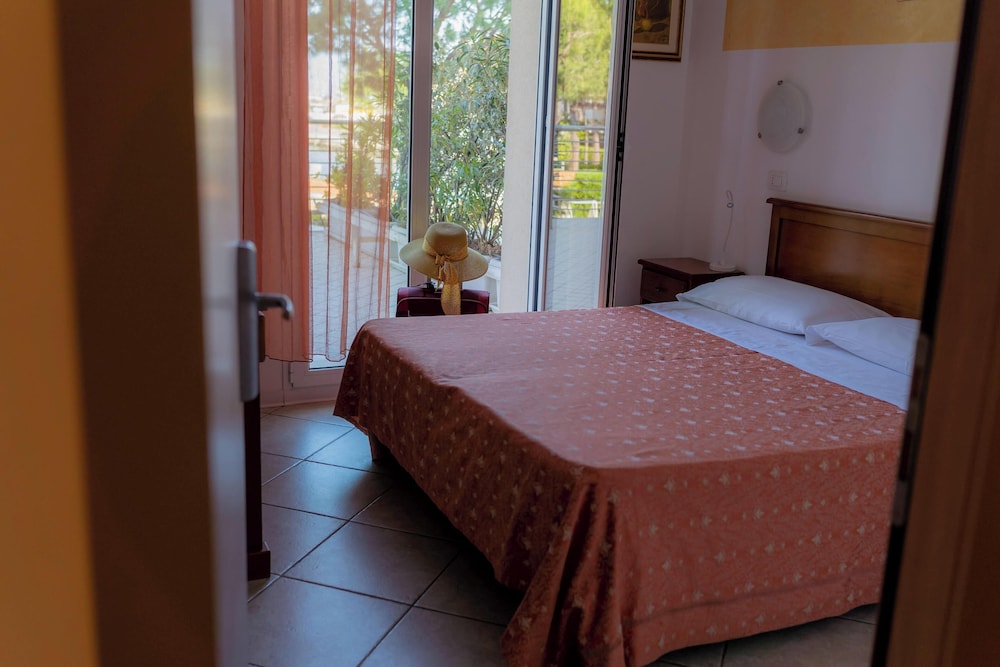 Franca Hotel 13/50