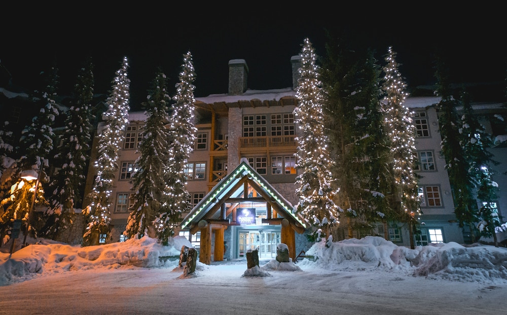 Blackcomb Springs Suites by CLIQUE 6/70